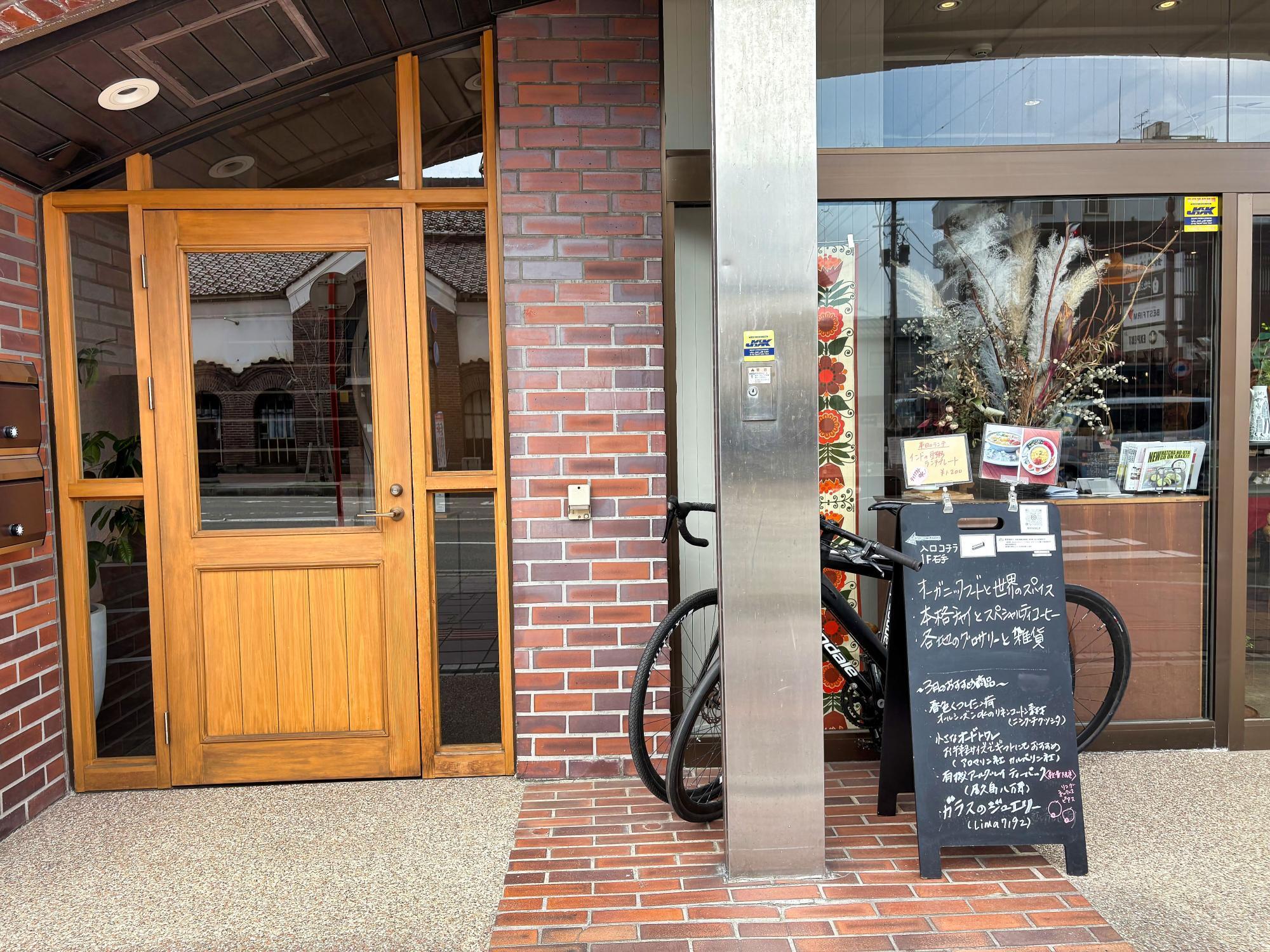 アンドファームズ/&FARMS 店舗 入り口