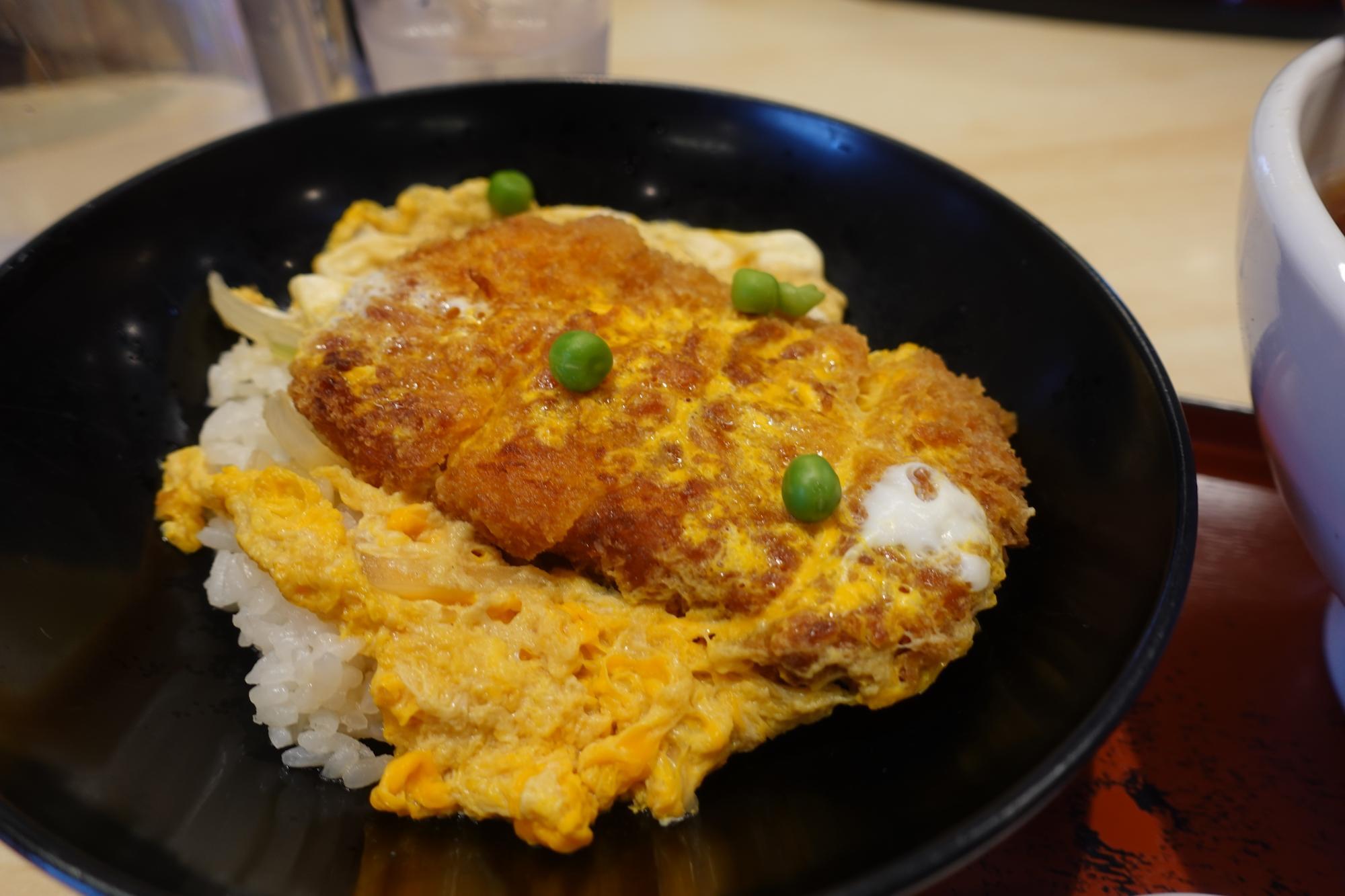 めでたいや 半煮込みカツ丼 + 醤油ラーメン