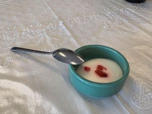 きっちんほっとyr (ワイ アール)  店主サービス レアチーズ いちご和え