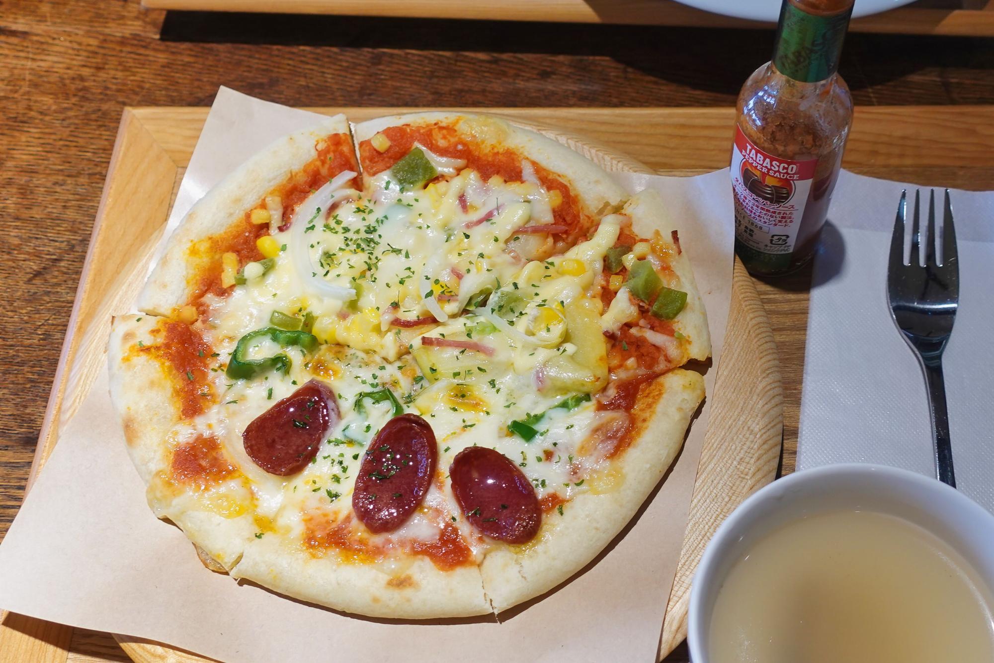 カフェテラス わさび 「ミックスピザ」