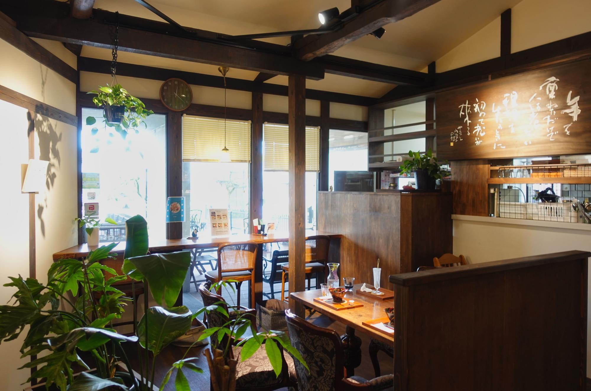 カフェテラス わさび 店内