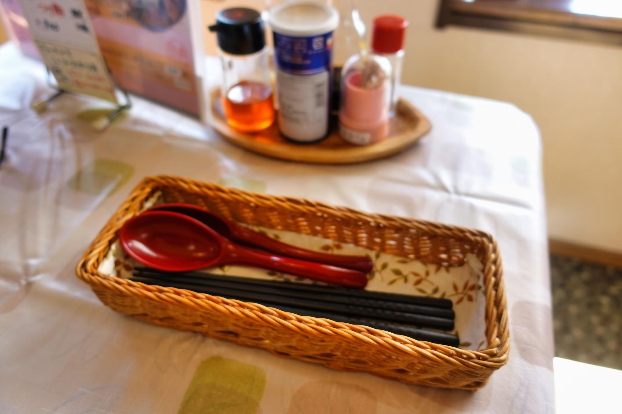 ラーメン工房 はちべえ  箸や蓮華