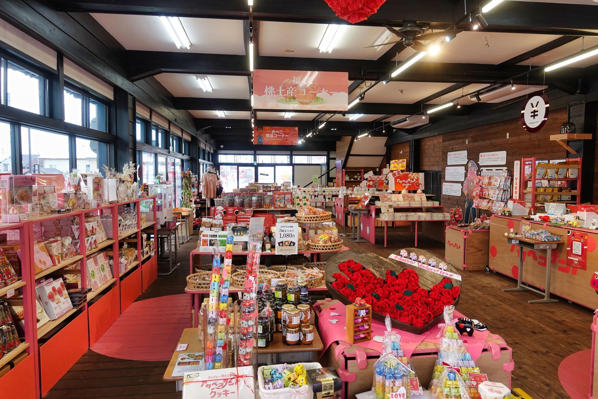 アカベコランド 店内
