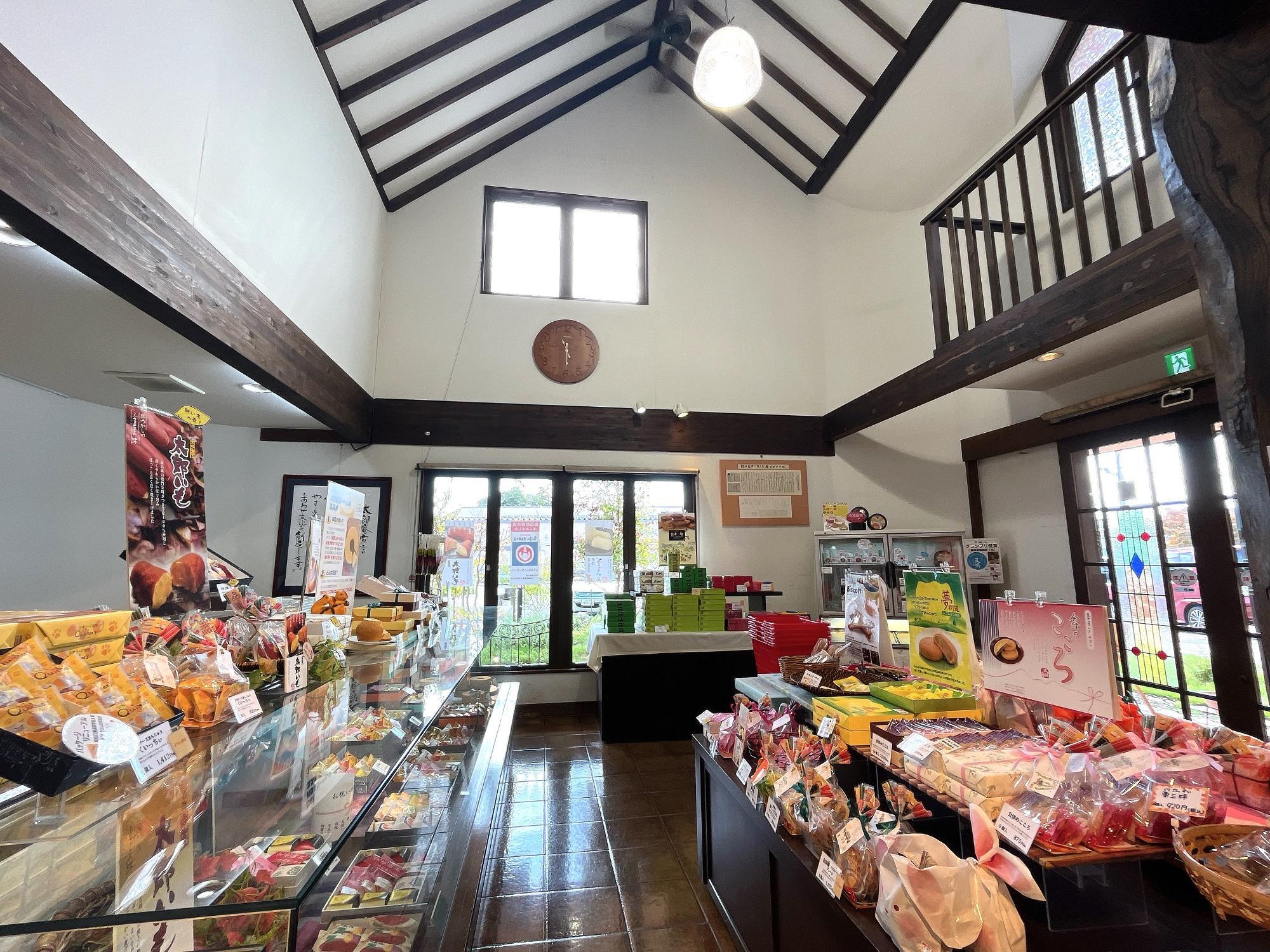 お菓子の蔵 太郎庵 にいでら工房店 店内