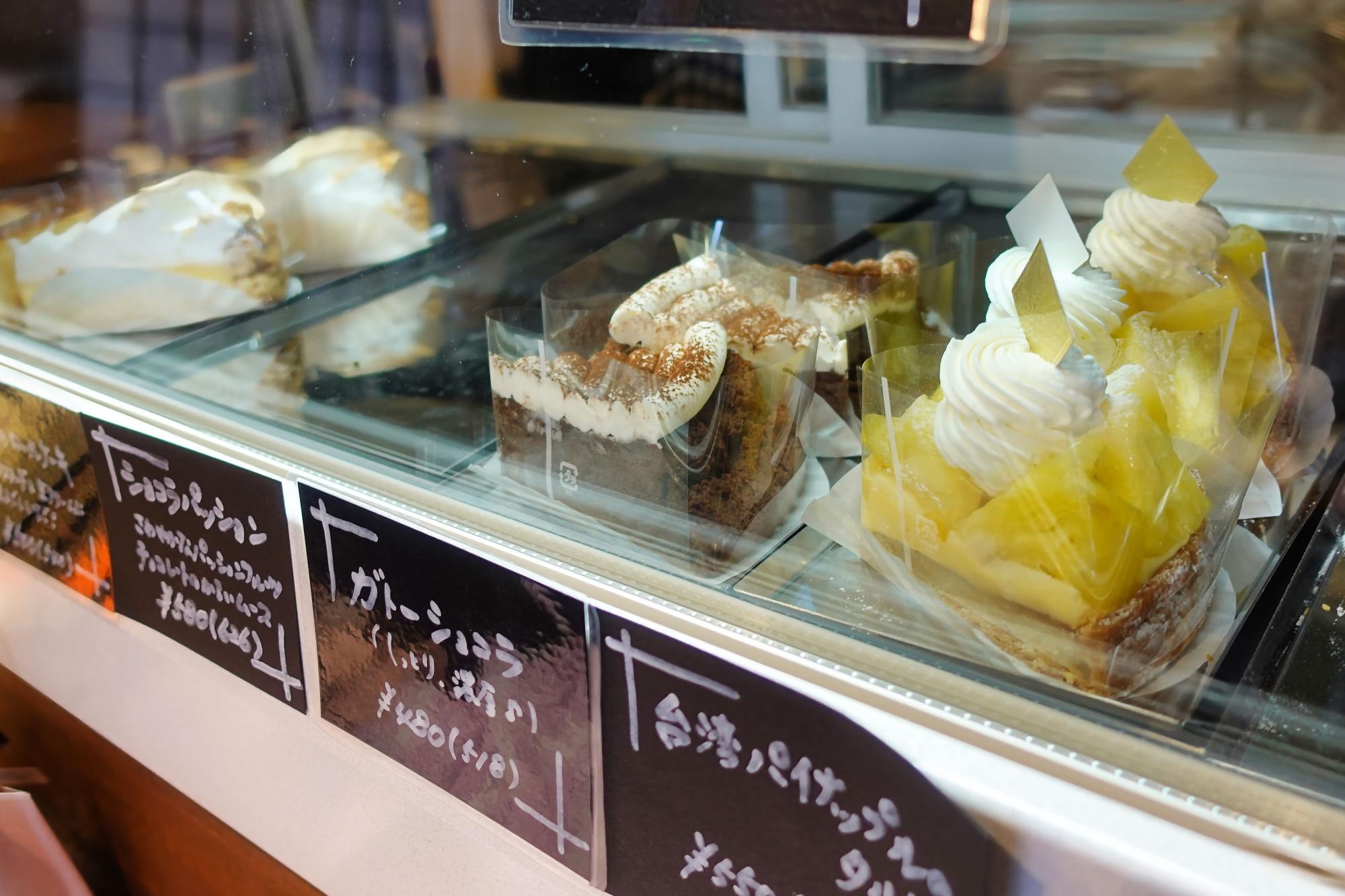 MINAMOTO菓子工房 ケーキショーケース