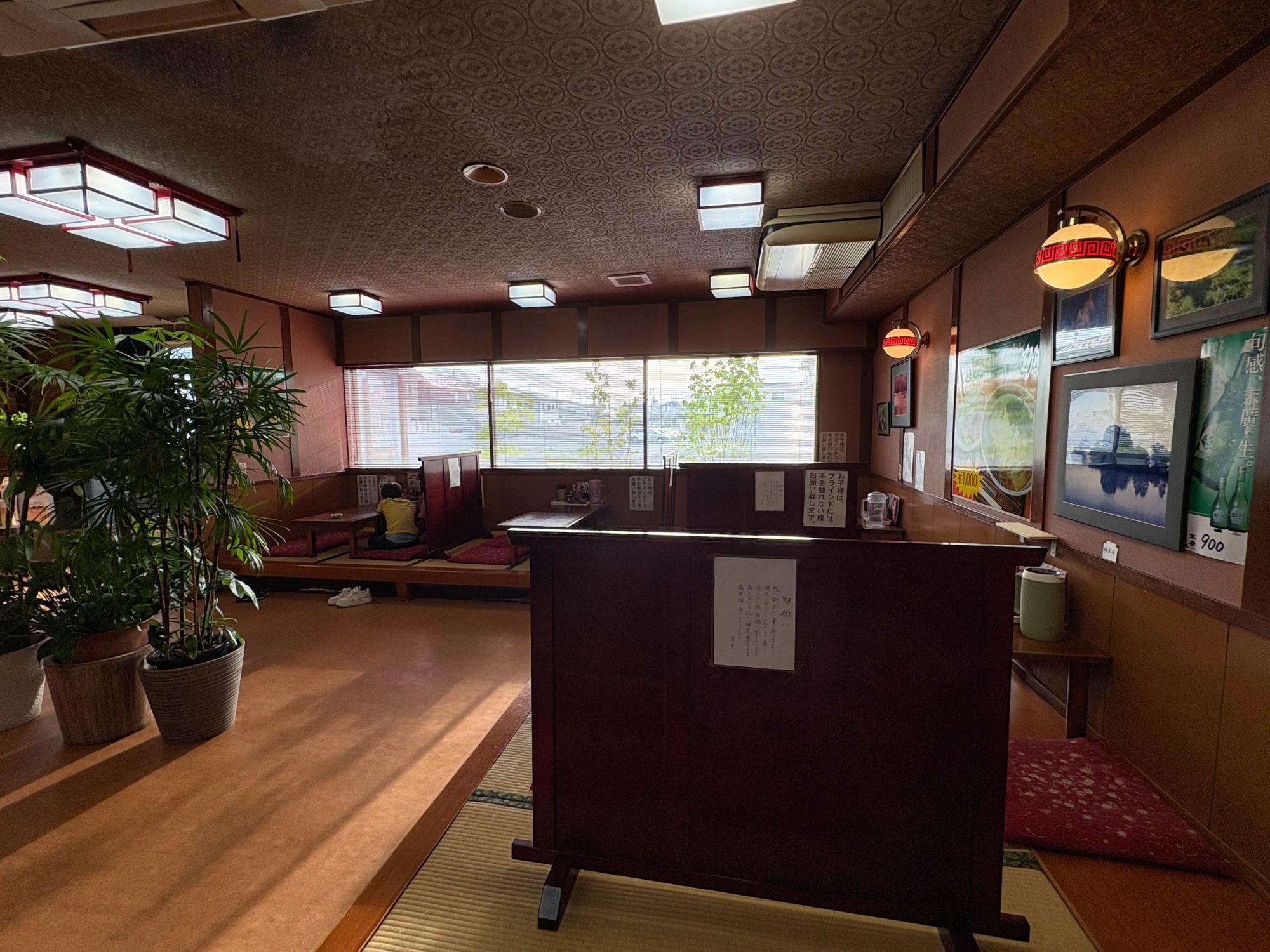 南京飯店 花春店 店内 小上がり