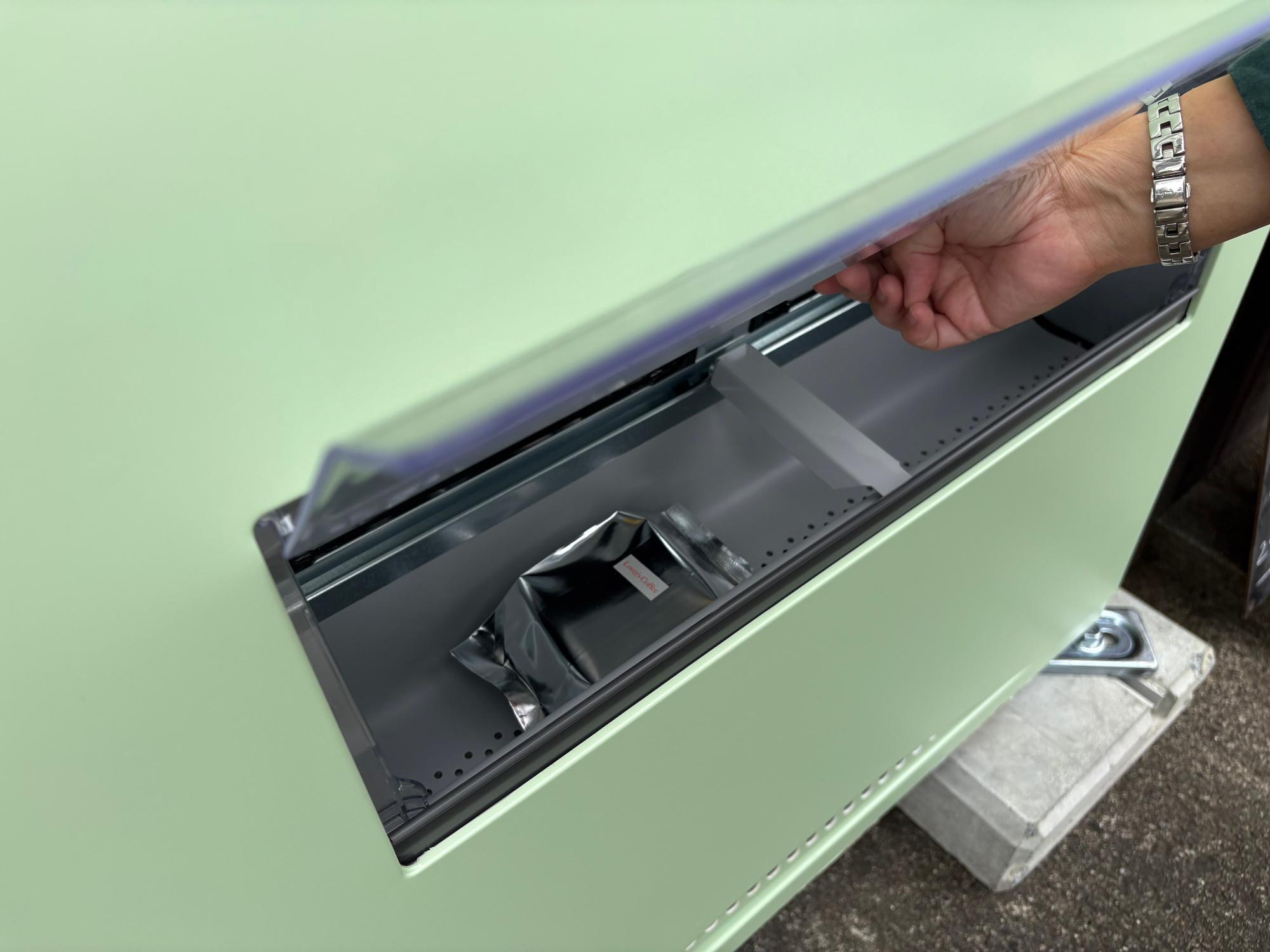 ラバーズコーヒー/Lovers Coffee　自動販売機