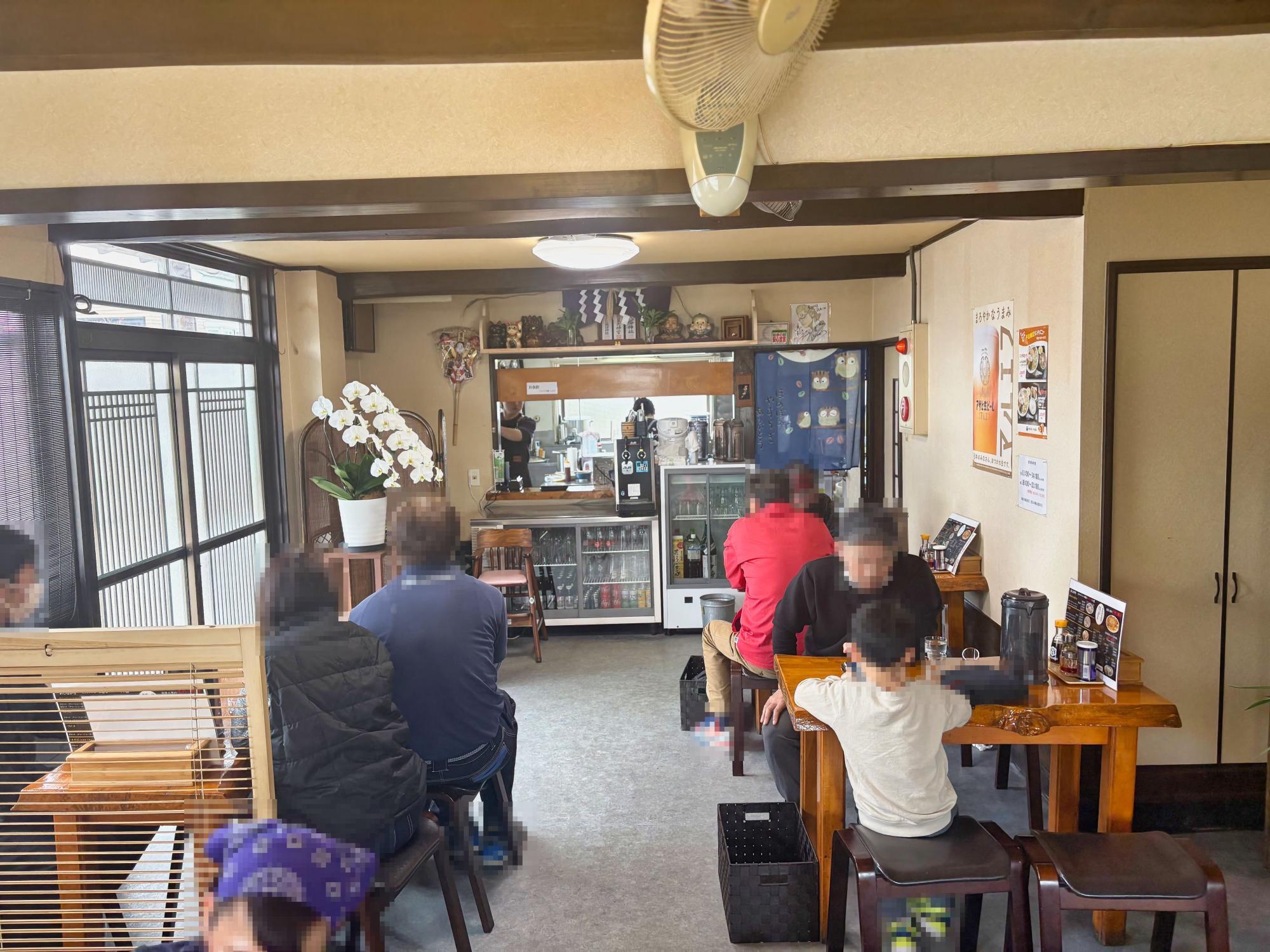 会津若松市 真宮 ちから 店内 テーブル席