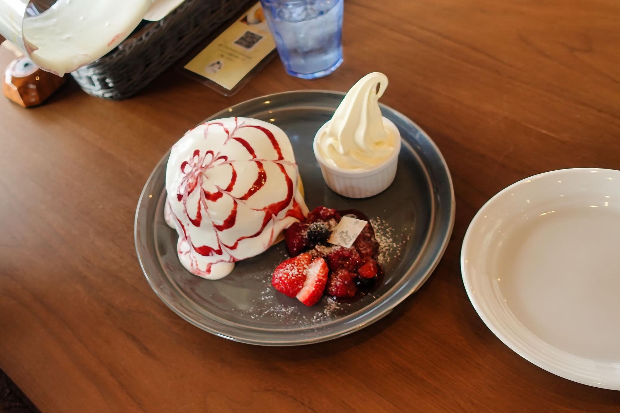 Cocco tree（コッコツリー）流れるクリームのいちごフィルムパンケーキ