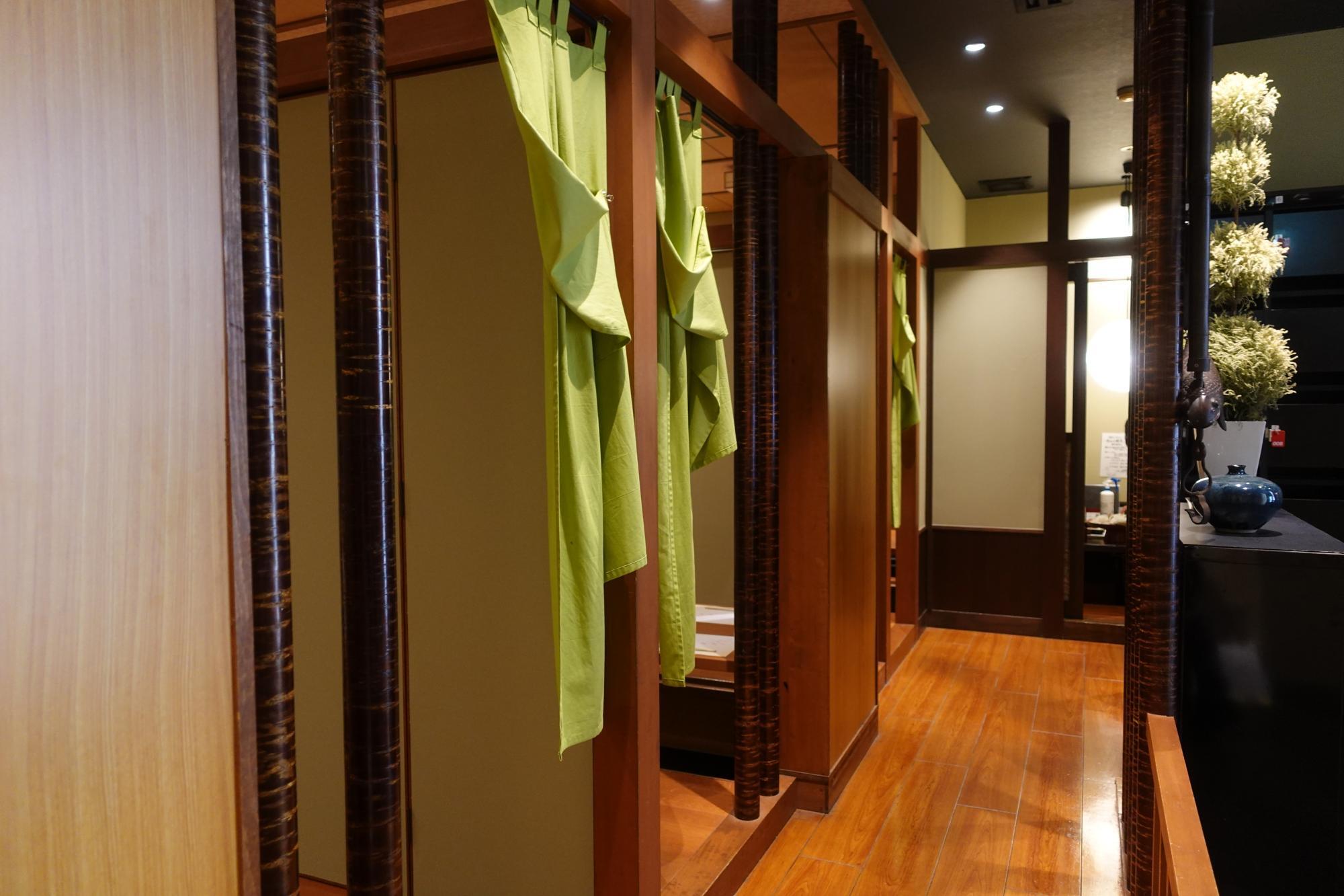 鶴我 会津本店 店内