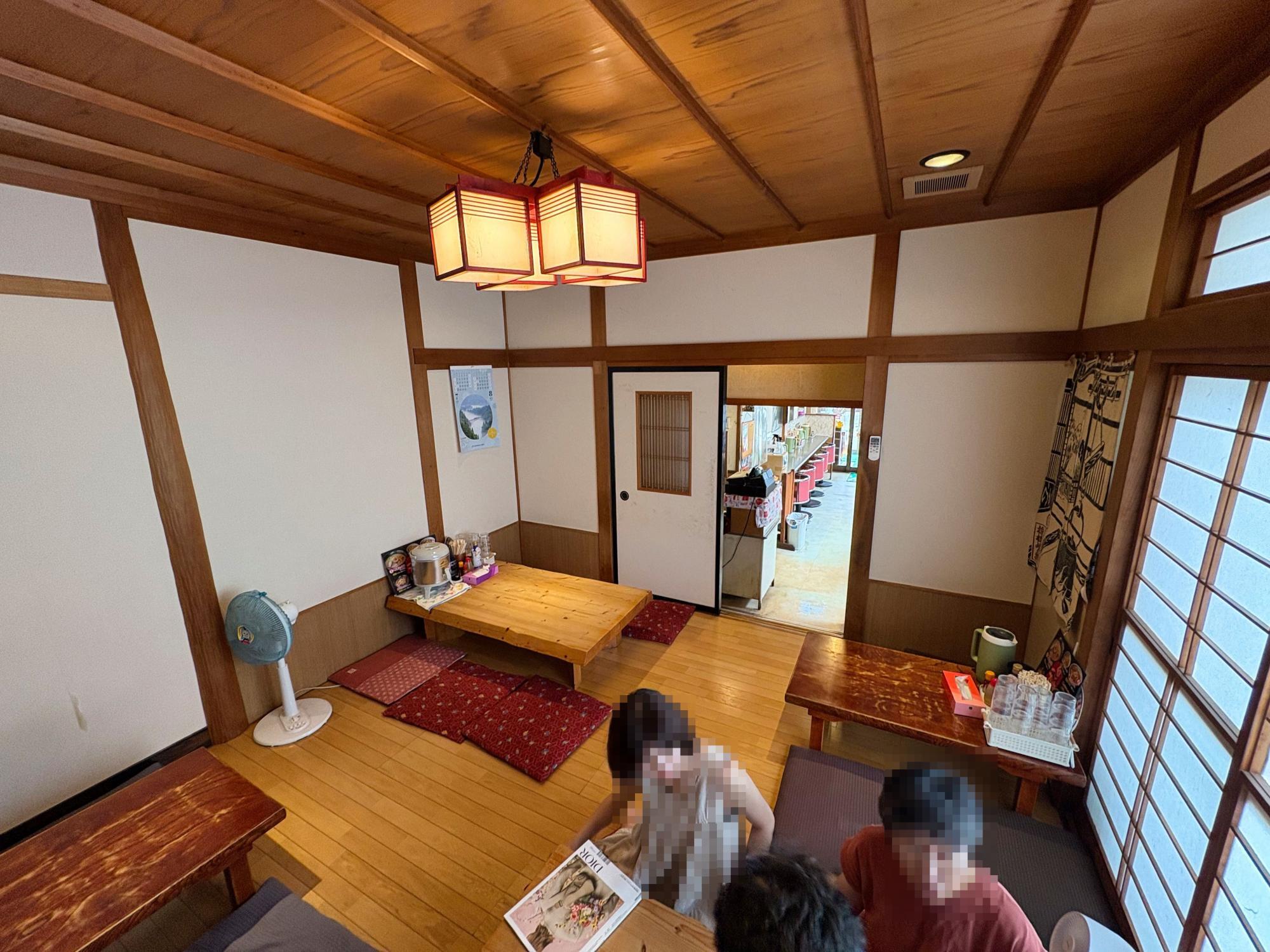 頓珍館 板張りの座敷