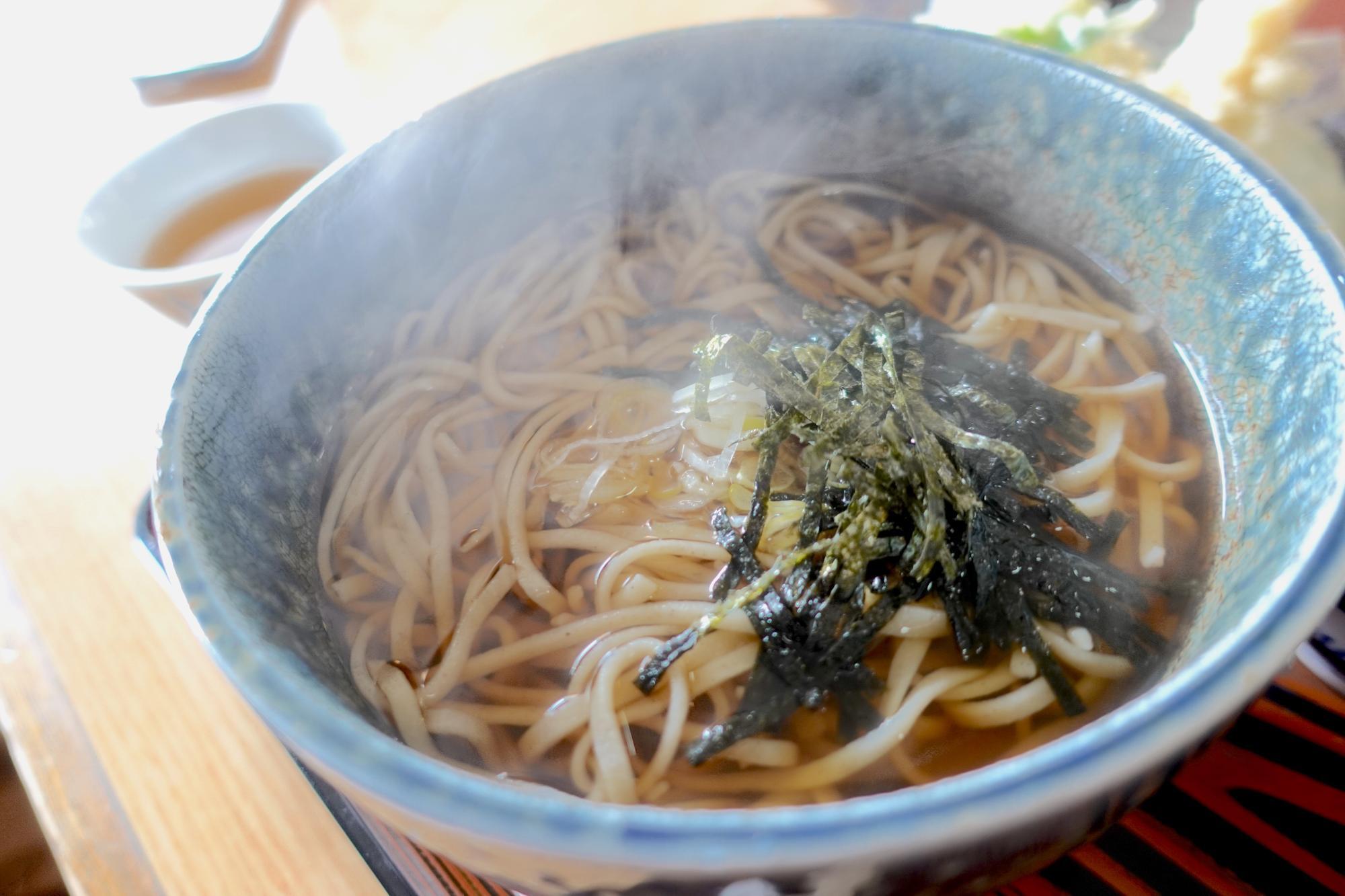 東山庵 温かい天ぷら蕎麦