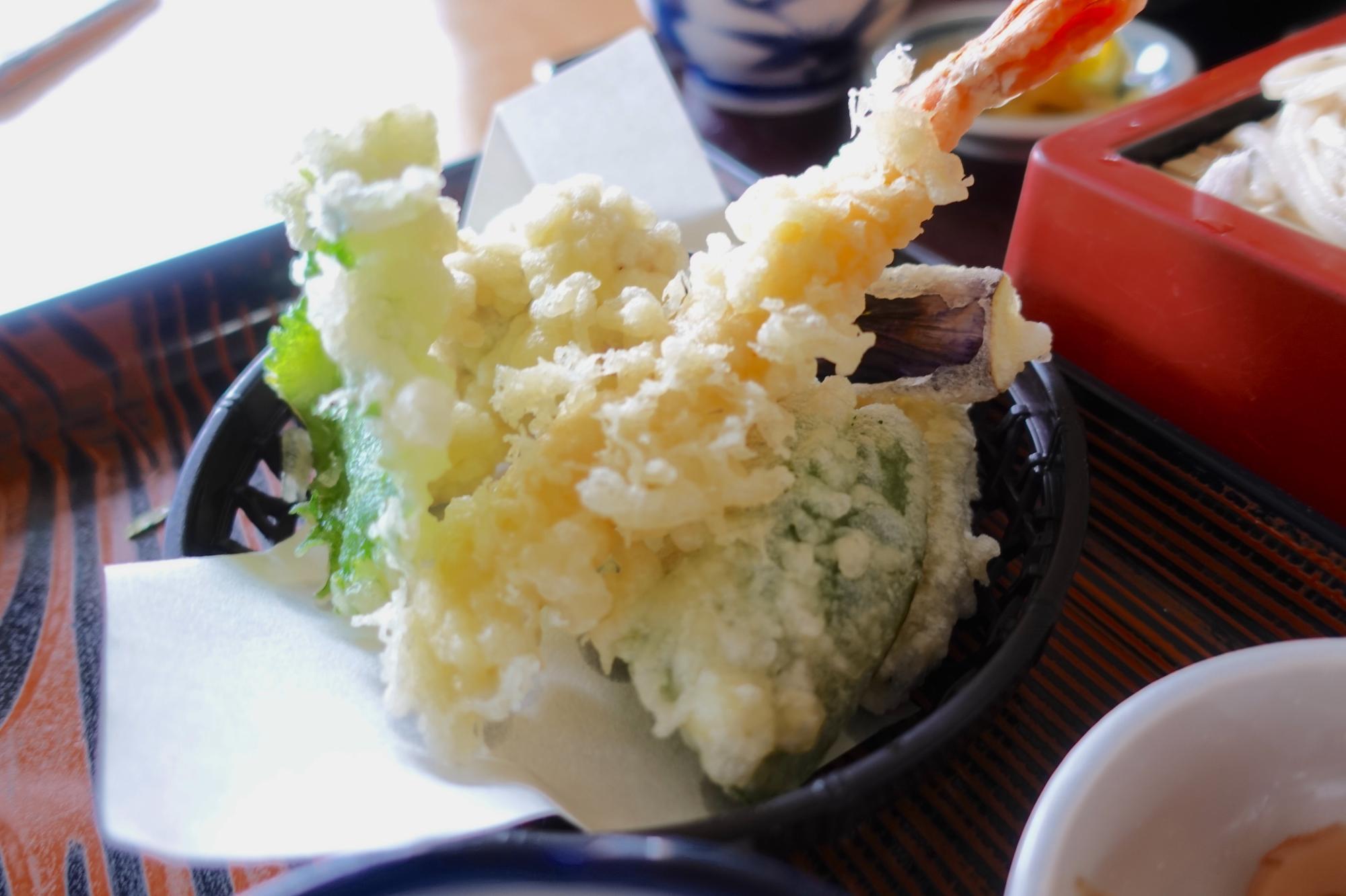 東山庵 温かい天ぷら蕎麦