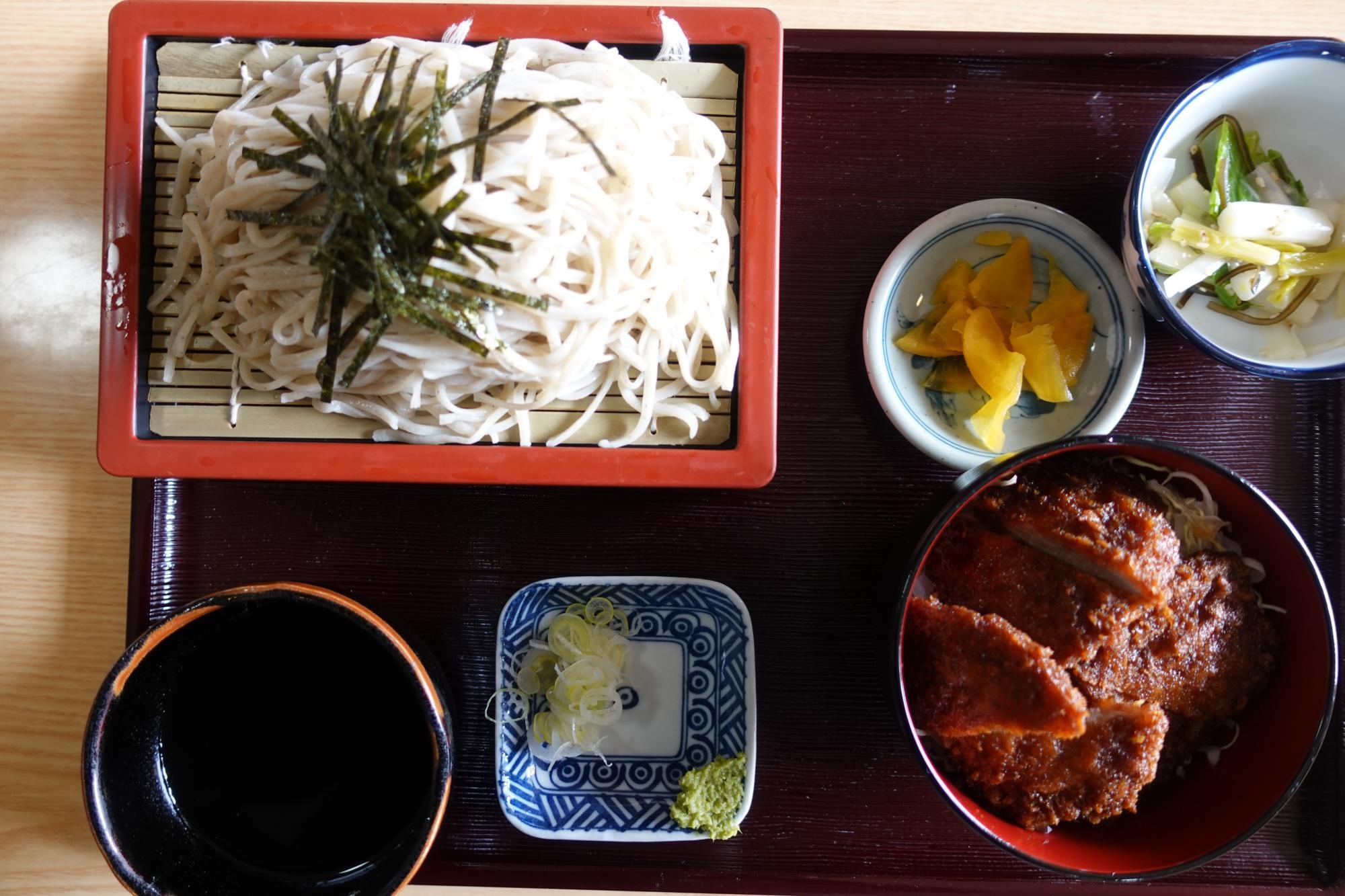 東山庵 ミニざるそば + ミニソースカツ丼(セットメニュー)