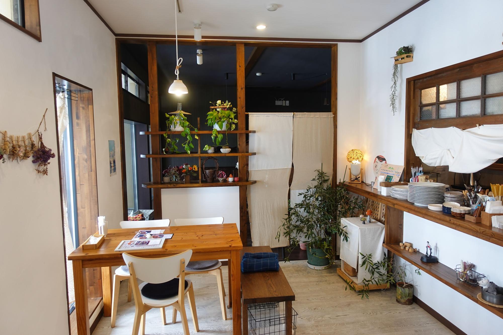 三茶カフェ 店内