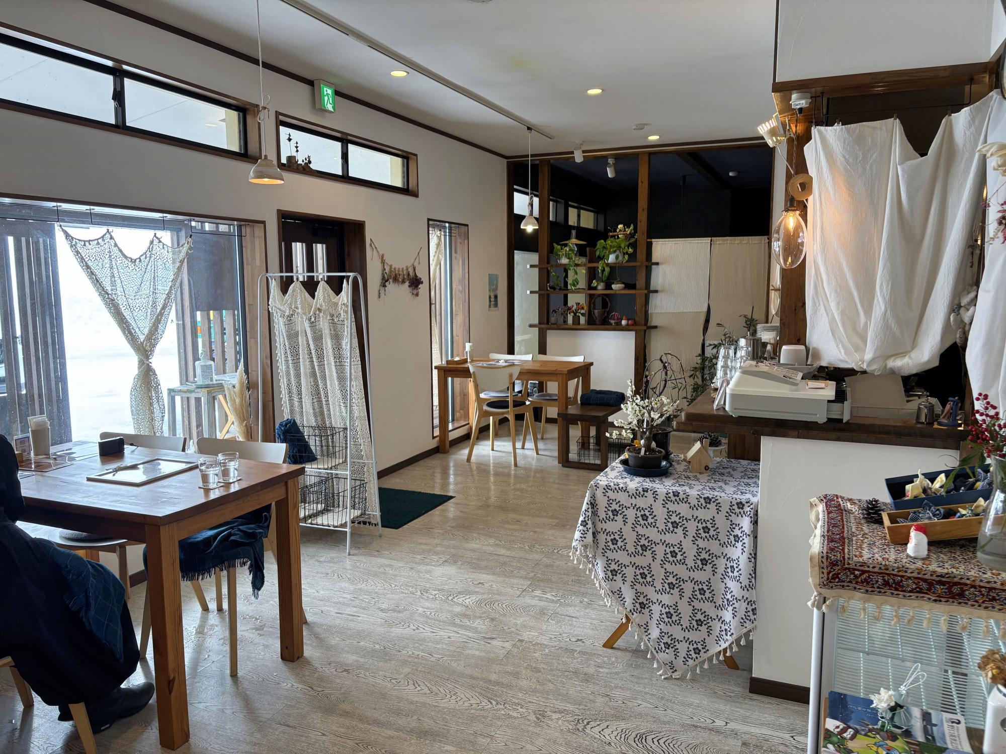 三茶カフェ 店内