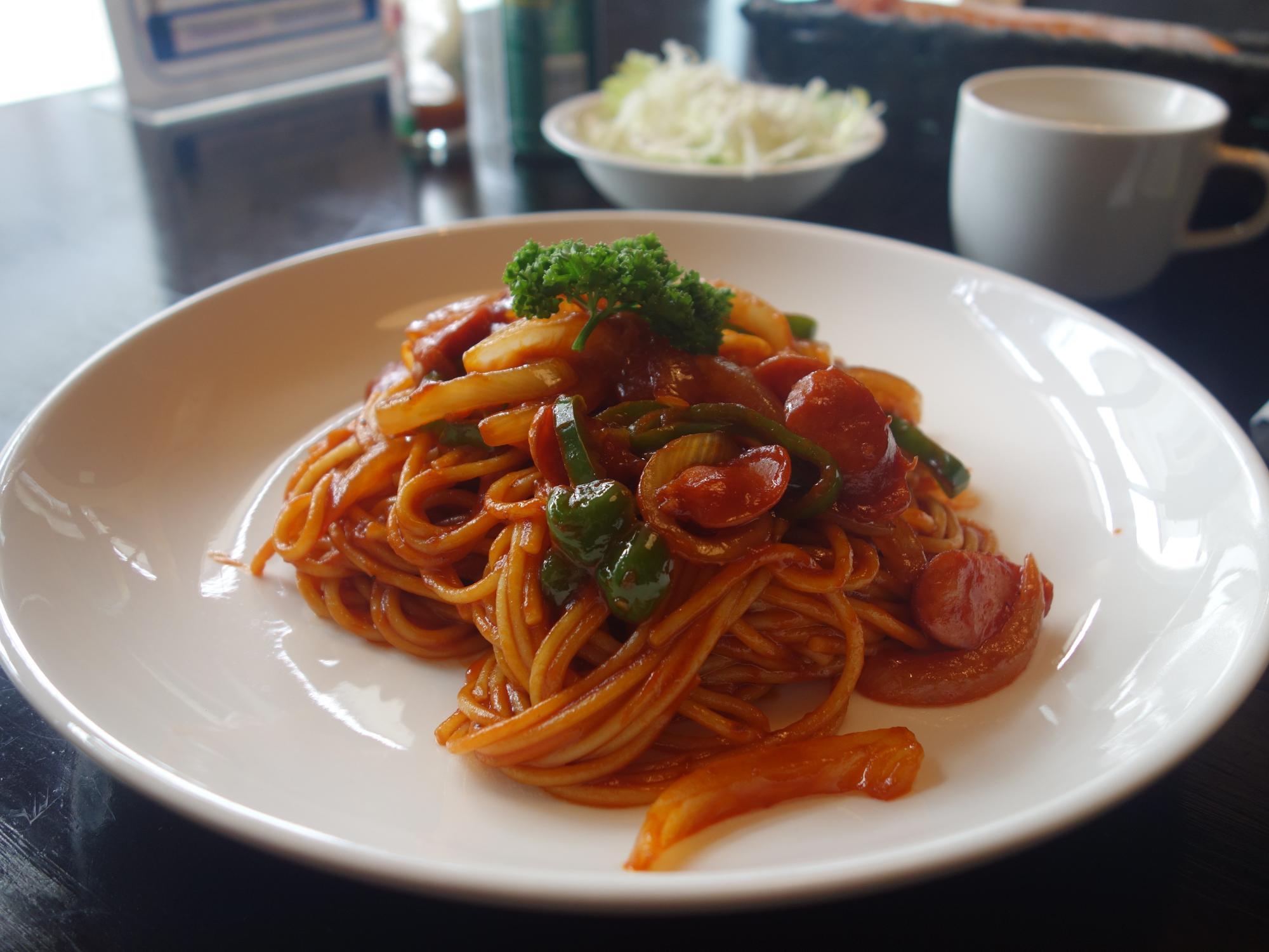 Antique Cafe 穂都璃(ほとり) ナポリタン