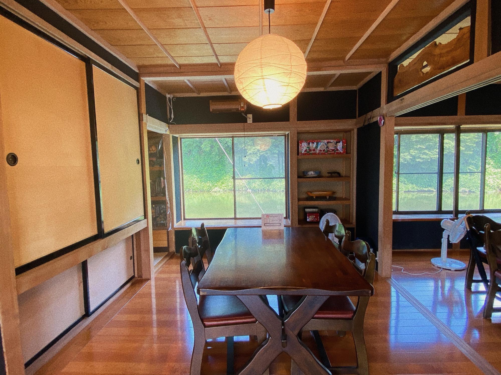 Antique Cafe 穂都璃(ほとり) 店内