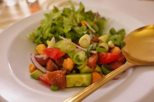 タイ料理レストラン バンコクコーナー  ヤムサーモンアボガド