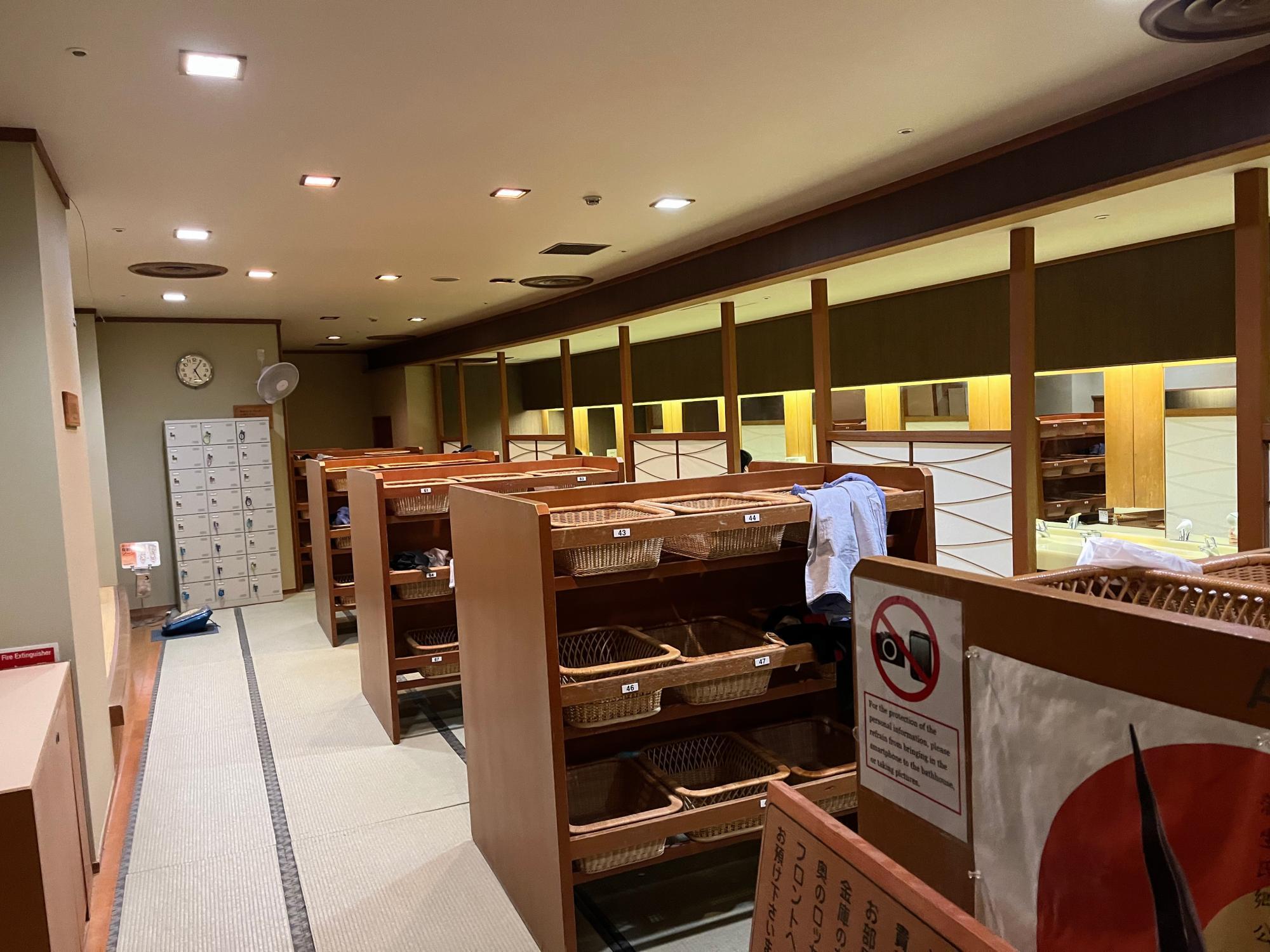 芦ノ牧温泉 丸峰観光ホテル 渓流展望風呂 脱衣所