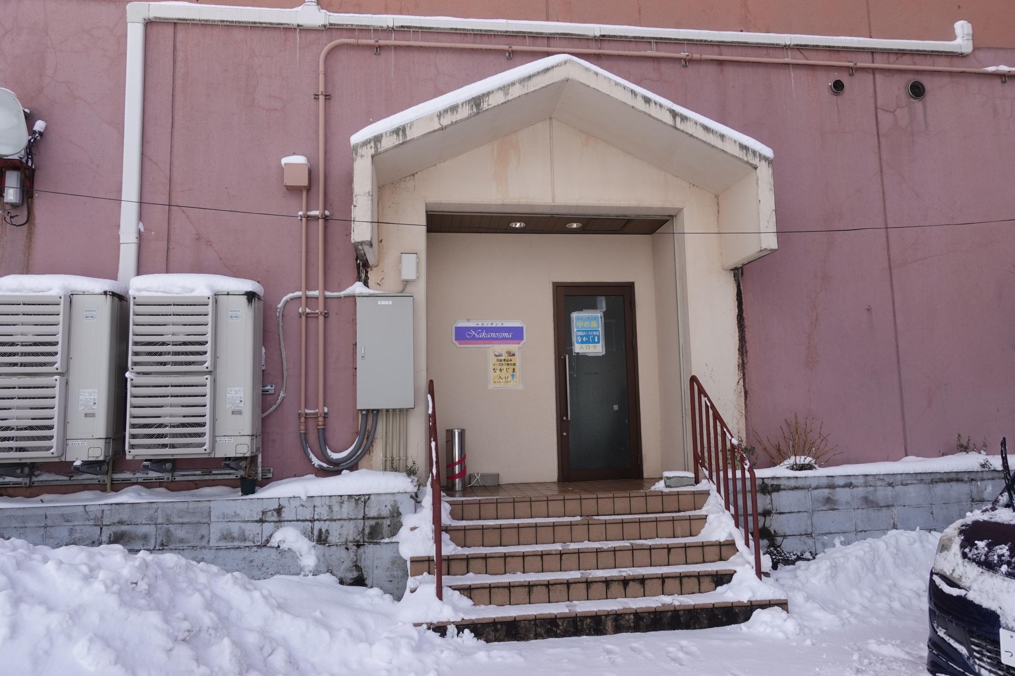 ルネッサンス なかのしま 建物裏口