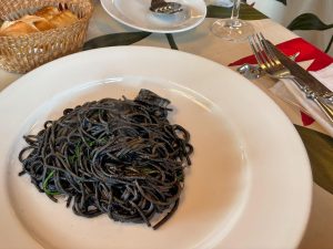 VinoBistro35 / ヴィーノ・ビストロ・トレンタ・チンクエ ヤリイカのイカスミソース ロングパスタ