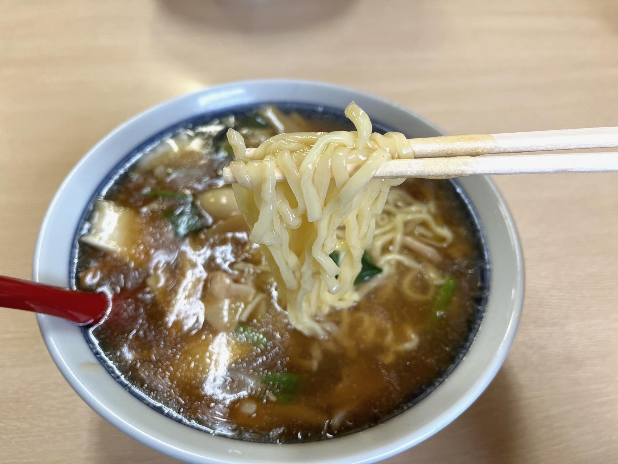 中華 しせん家 広東麺(かんとんめん)  麺