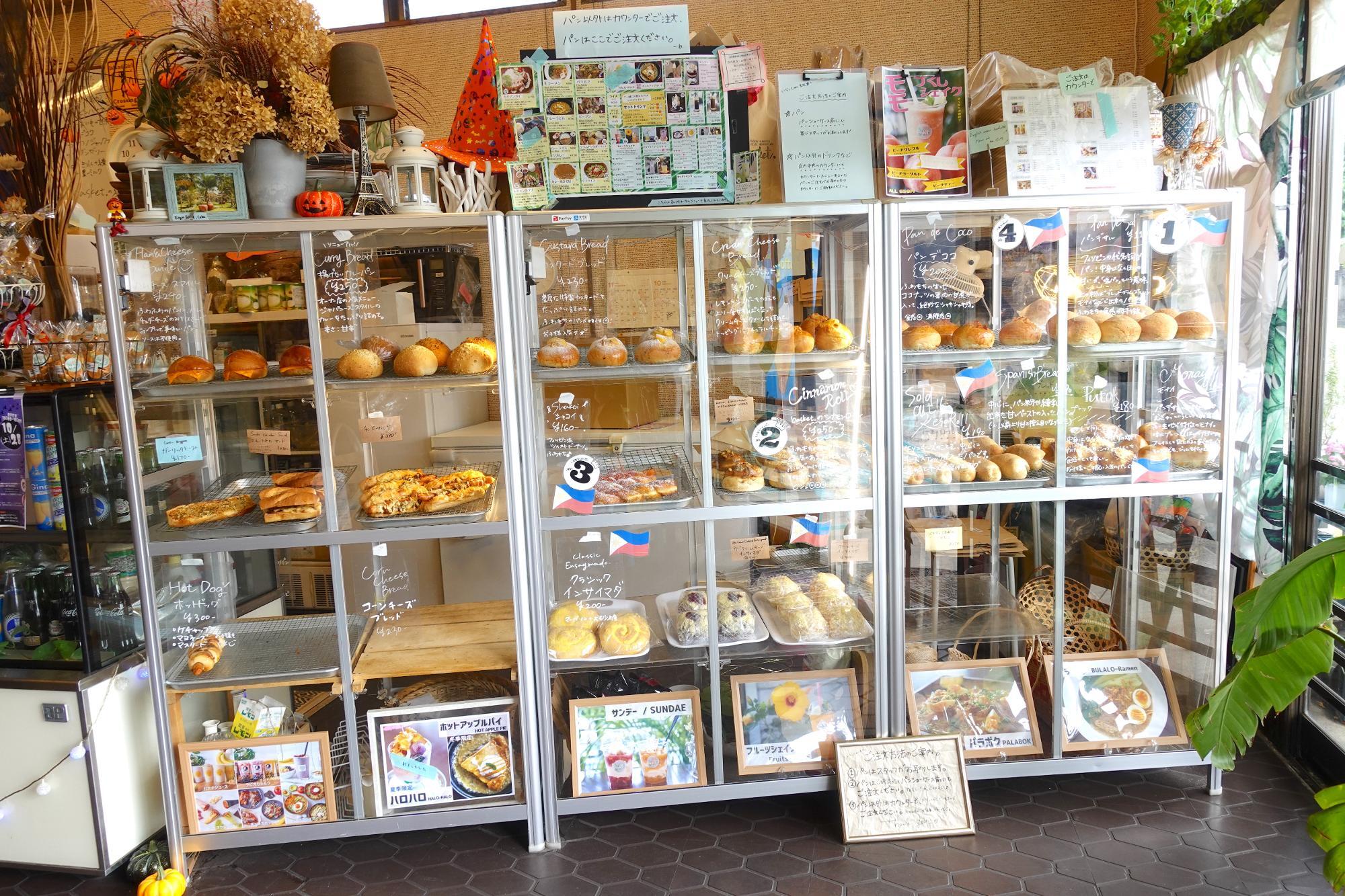 ベーカリー＆カフェ バスケット パン ショーケース