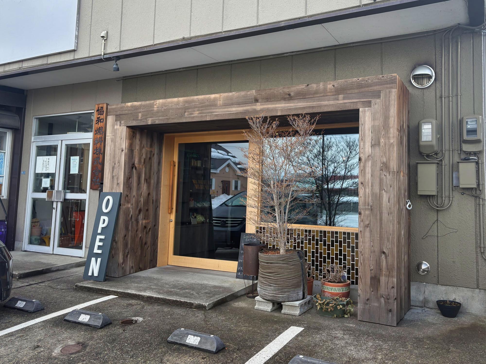 ラバーズコーヒー 店舗 外観 駐車場