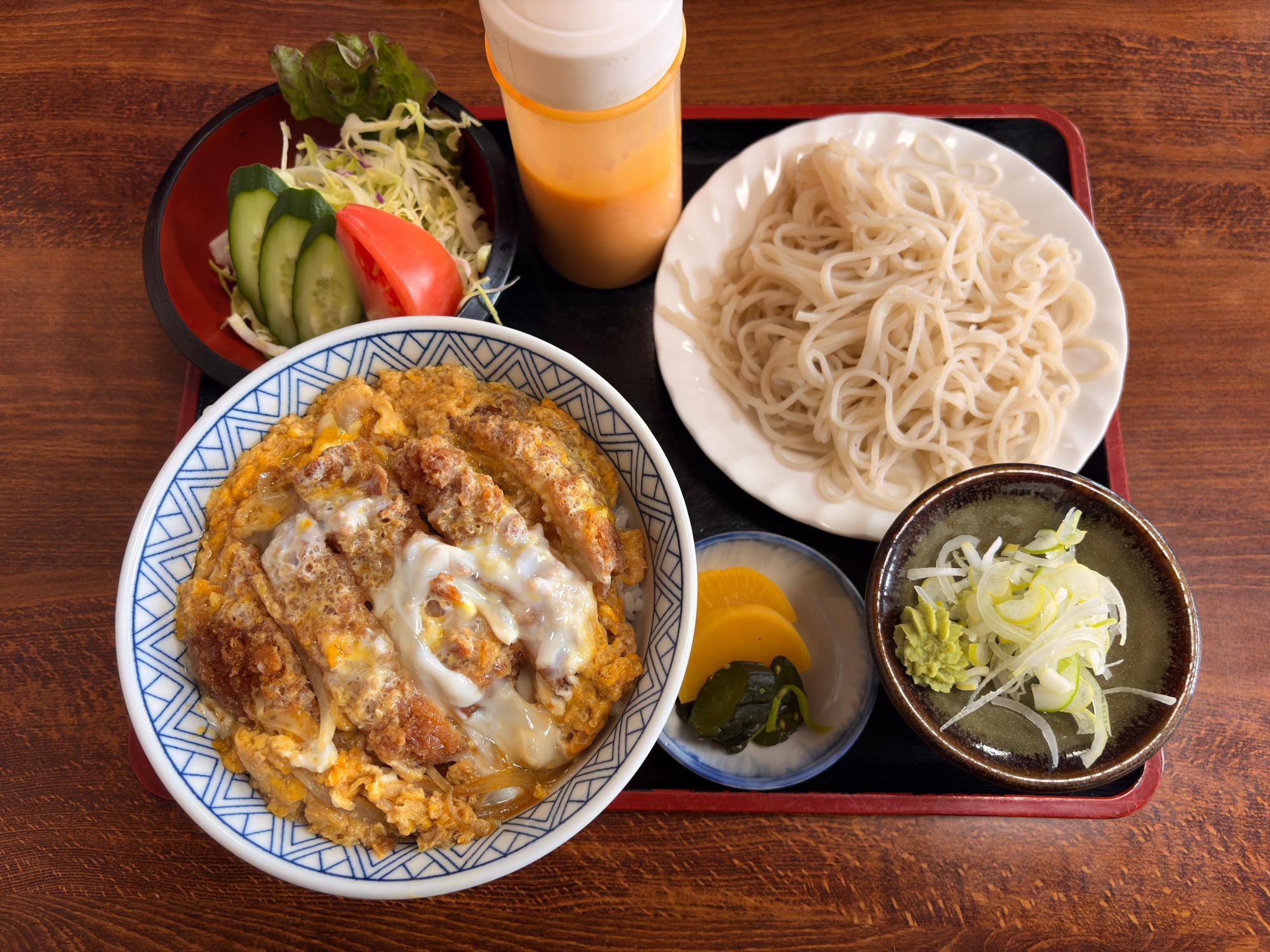 カツ丼セット 冷たいそば（蕎麦）